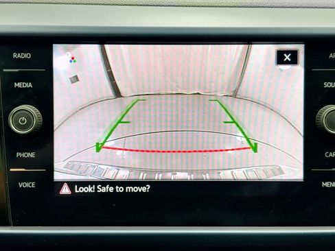 Certified 2022 Volkswagen Taos SE FWD image 14