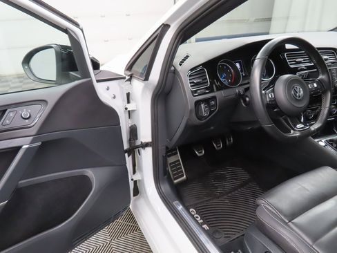 Used 2016 Volkswagen Golf R 4-Door image 39