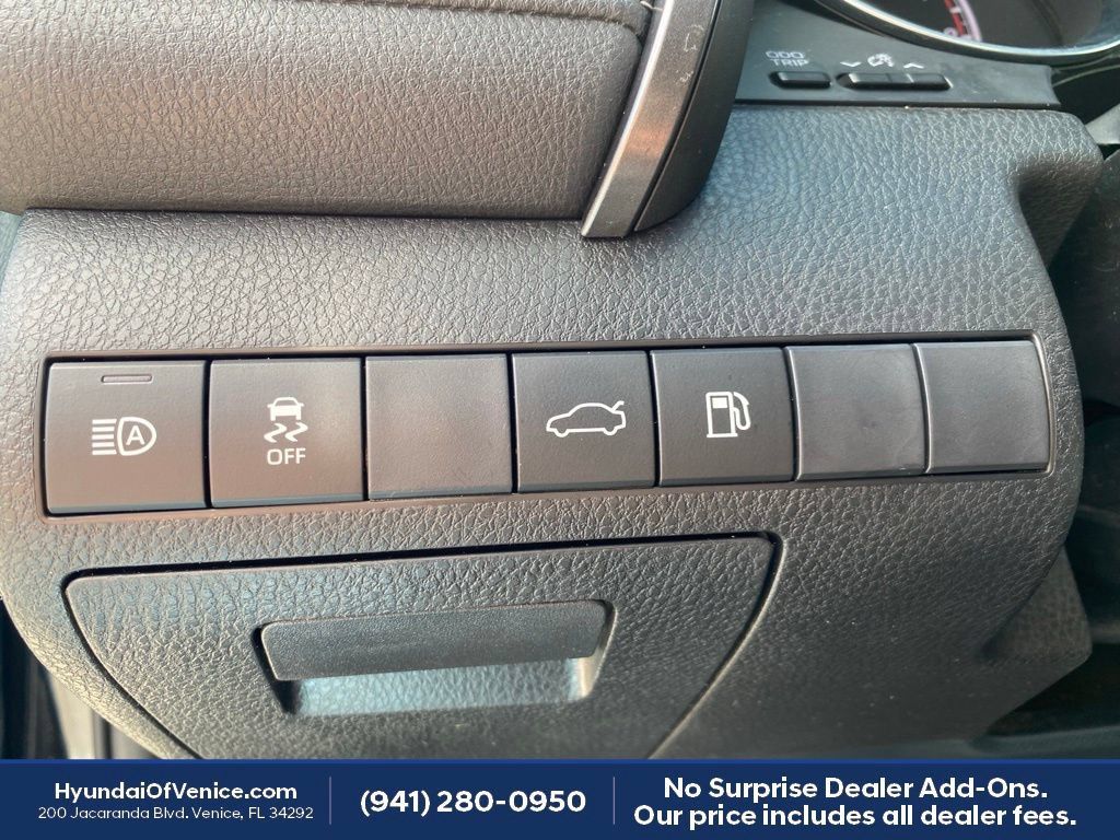 Used 2018 Toyota Camry SE FWD image 12