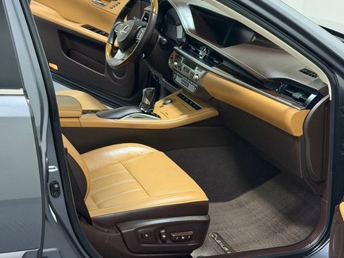 Used 2016 Lexus ES 350 w/ Luxury Package w/Wood Trim image 12