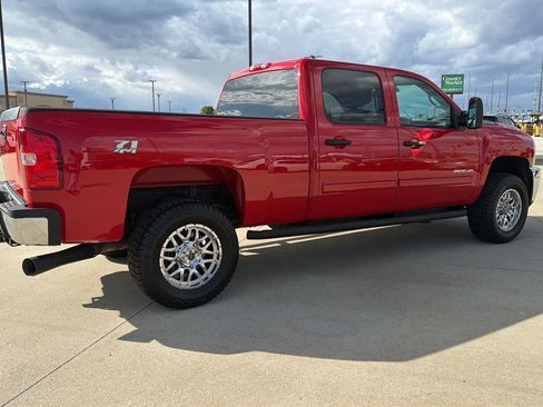 Used 2011 Chevrolet Silverado 2500 LT w/ Interior Plus Package AWD/4WD image 26