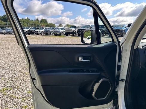 Used 2022 Jeep Renegade Latitude AWD/4WD image 21