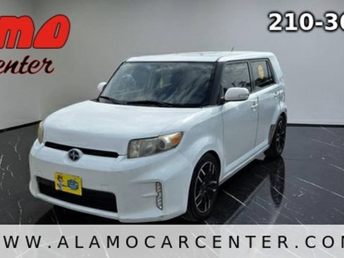 Used 2014 Scion xB FWD image 1