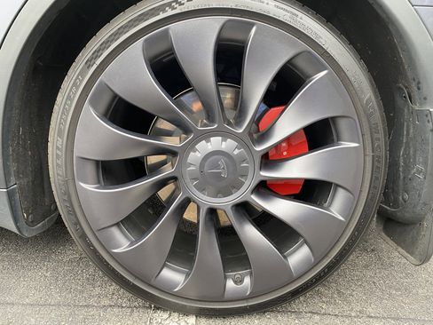 Used 2023 Tesla Model Y Performance image 40