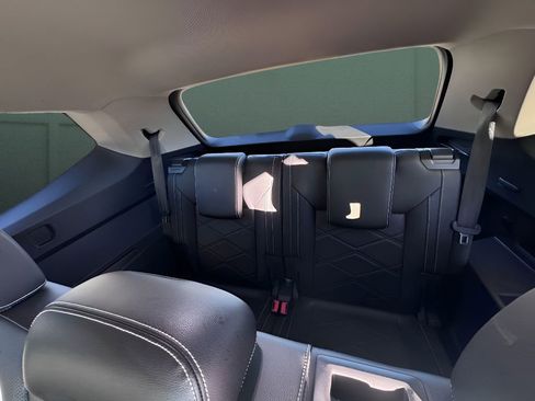 Used 2025 Volkswagen Atlas SE image 13