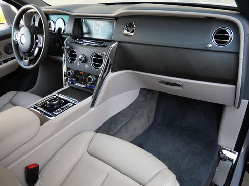 Certified 2022 Rolls-Royce Cullinan w/ Cullinan Package image 17