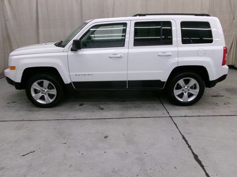 Used 2012 Jeep Patriot Latitude w/ Sun/Sound Group AWD/4WD image 5