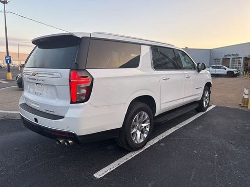 Used 2023 Chevrolet Suburban Premier image 4