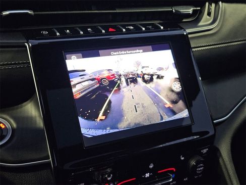 New 2025 Jeep Grand Cherokee Altitude image 21