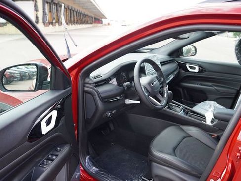 New 2025 Jeep Compass Latitude w/ Sun & Sound Group image 10