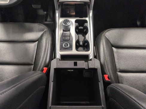 Used 2024 Ford Explorer XLT w/ Equipment Group 202A AWD/4WD image 18