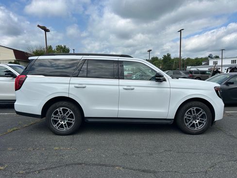 Certified 2025 Ford Expedition Active AWD/4WD image 4