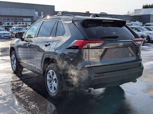 Used 2021 Toyota RAV4 LE image 5
