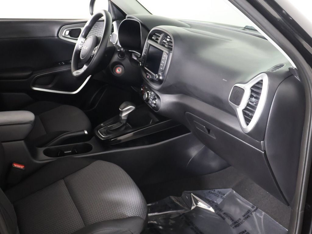Used 2023 Kia Soul LX w/ LX Technology Package FWD image 21