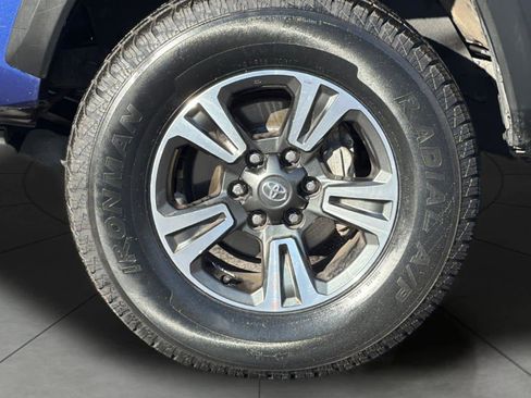 Used 2022 Toyota Tacoma TRD Off-Road image 11