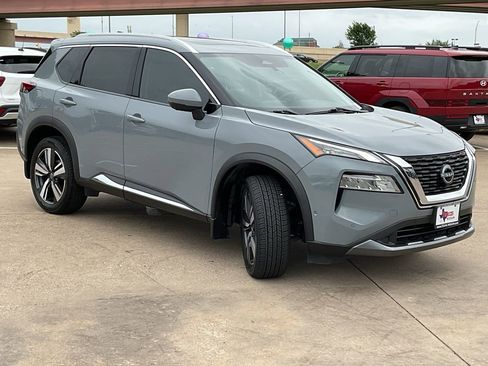 Used 2023 Nissan Rogue SL w/ SL Premium Package image 4