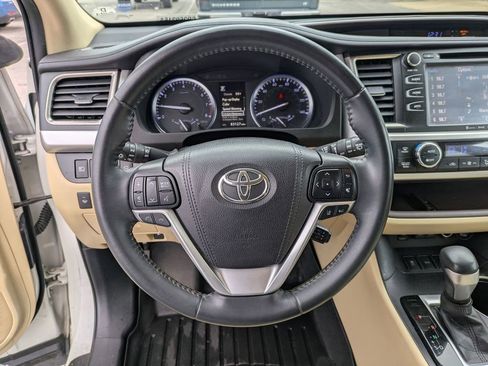 Used 2019 Toyota Highlander SE image 19