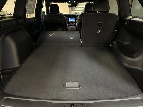 New 2025 Jeep Grand Cherokee Altitude image 14