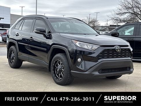 Used 2021 Toyota RAV4 XLE w/ Convenience Package image 1