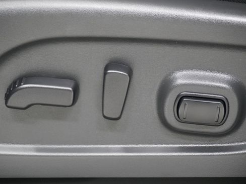 Used 2021 Nissan Titan SV w/ SV Convenience Package image 15