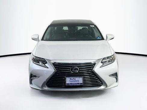 Used 2018 Lexus ES 350 w/ Luxury Package w/Wood Trim image 2