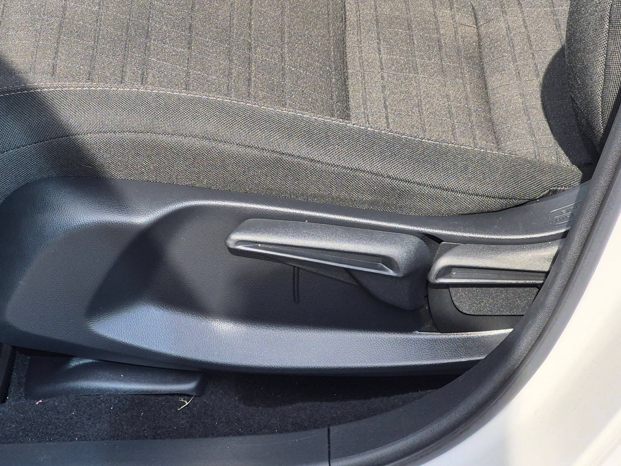 Used 2025 Honda HR-V LX image 15