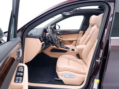 Certified 2026 Porsche Macan AWD/4WD image 18