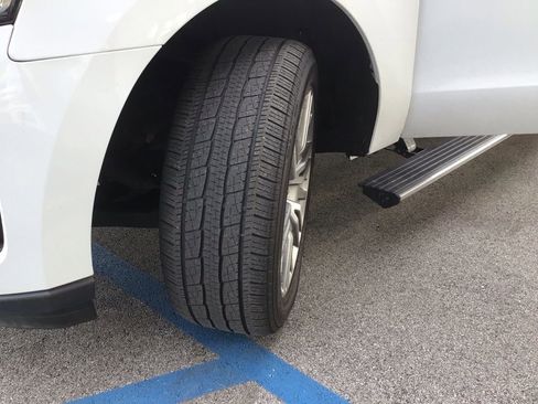 Used 2024 Ford Expedition Limited image 27