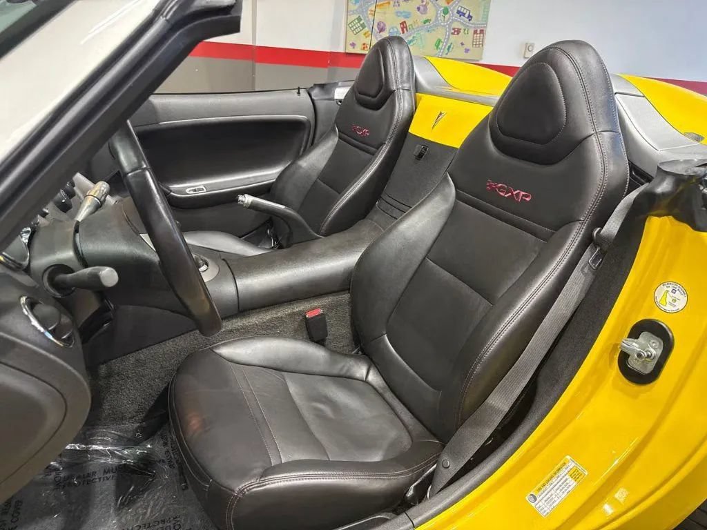 Used 2007 Pontiac Solstice GXP w/ Premium Package RWD image 12