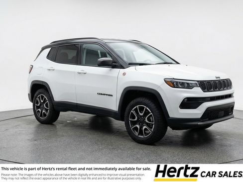 Used 2025 Jeep Compass Trailhawk image 1