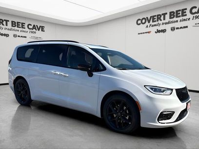 New 2026 Chrysler Pacifica Limited w/ S Appearance Package