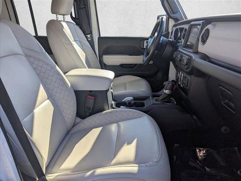 Used 2023 Jeep Wrangler Unlimited Sahara image 21