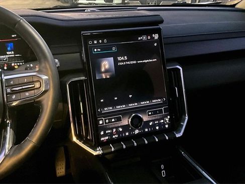 Used 2025 GMC Acadia Elevation image 9