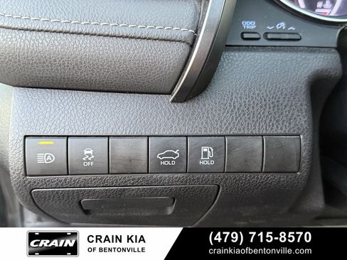 Used 2019 Toyota Camry SE image 12