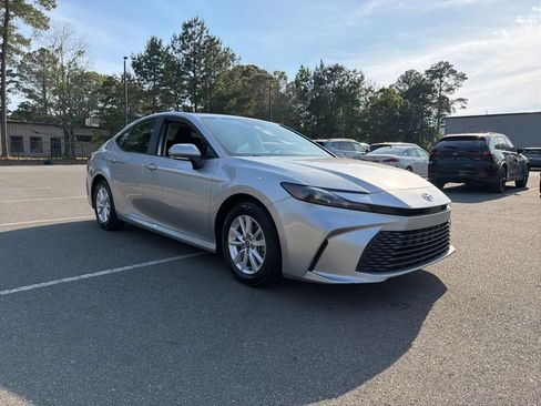Used 2025 Toyota Camry LE FWD image 4
