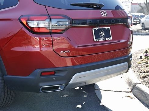 New 2025 Honda Pilot Touring image 9