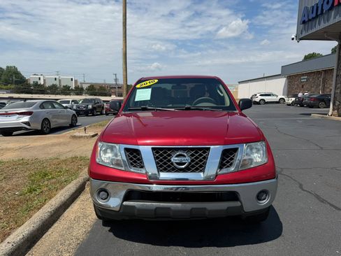 Used 2010 Nissan Frontier SE RWD image 2
