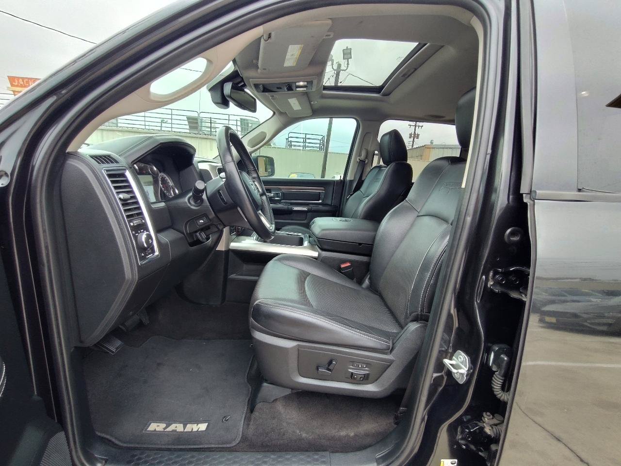Used 2017 RAM 1500 Laramie w/ Convenience Group AWD/4WD image 17
