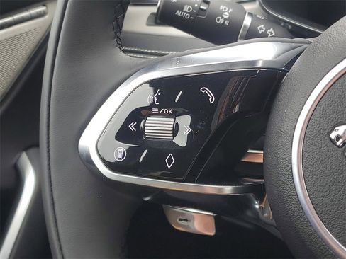 Used 2025 Jaguar F-PACE R-Dynamic S image 15