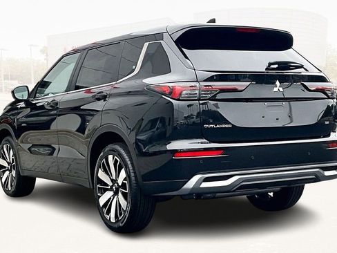 New 2025 Mitsubishi Outlander SE image 3