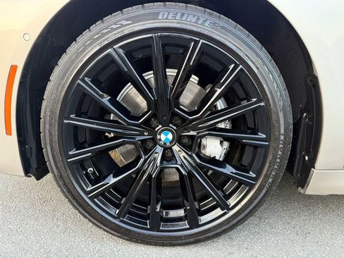 Used 2022 BMW 740i w/ Luxury Rear Seating Package RWD image 59
