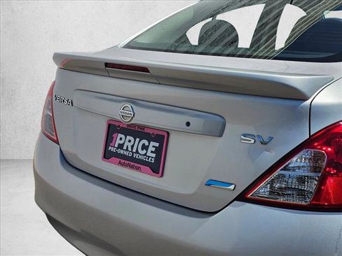 Used 2013 Nissan Versa SV FWD image 12