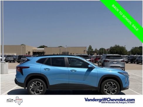 Used 2025 Chevrolet Trax LT w/ Driver Confidence Package FWD image 3