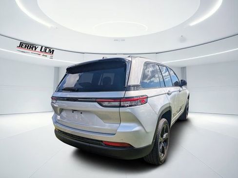 New 2025 Jeep Grand Cherokee Altitude image 3