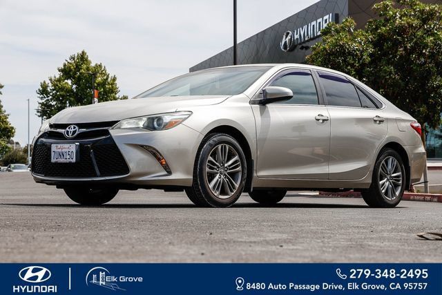 Used 2017 Toyota Camry SE FWD image 1