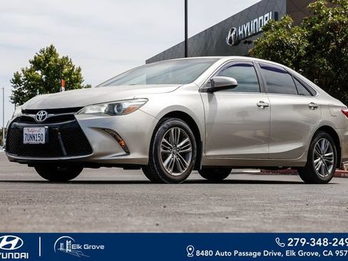 Used 2017 Toyota Camry SE FWD image 1