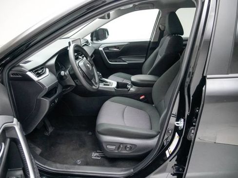Used 2025 Toyota RAV4 XLE AWD/4WD image 24