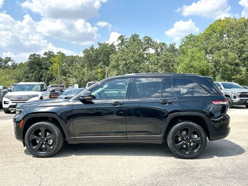 Used 2023 Jeep Grand Cherokee Limited w/ Black Appearance Package AWD/4WD image 12