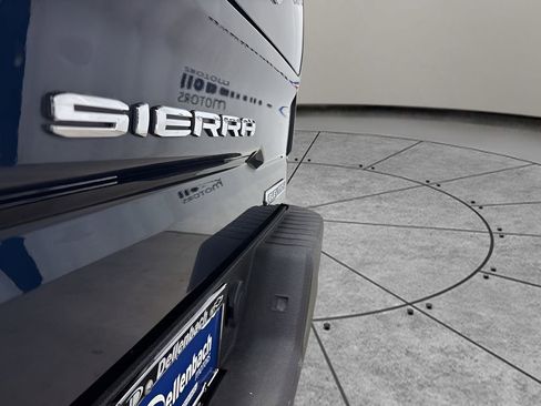 Used 2022 GMC Sierra 1500 Elevation w/ X31 Off-Road Package image 19