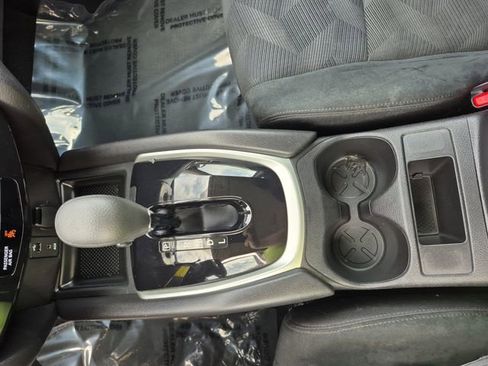 Used 2015 Nissan Rogue S AWD/4WD image 24
